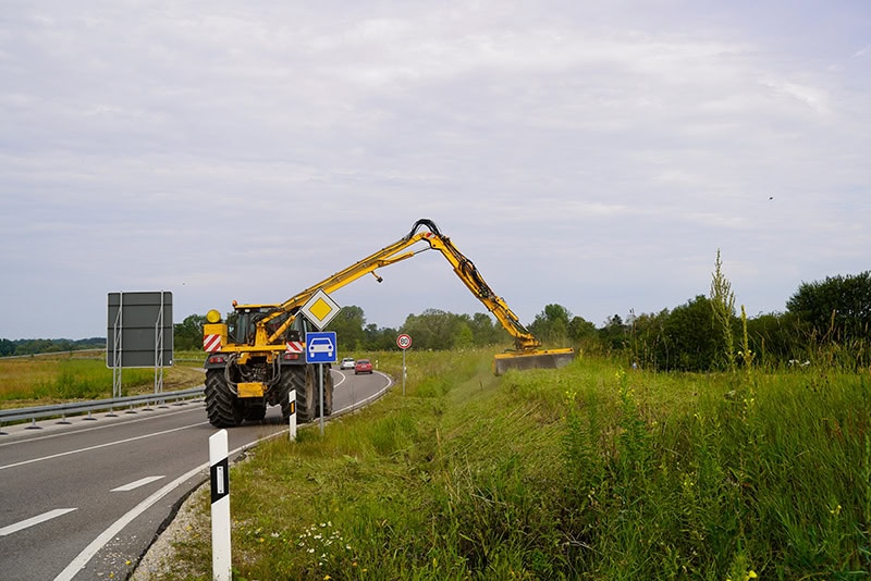 Freising Westtangente Wurzer Umweltdienst Bankettmaeharbeiten